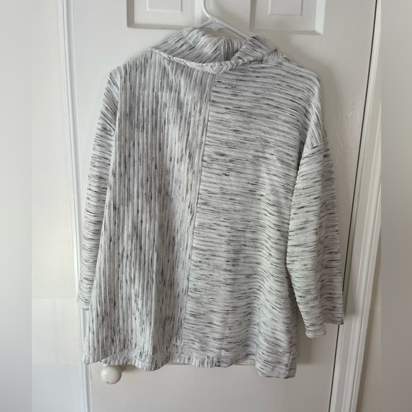Chicos Light Pullover - Picture 2 of 3